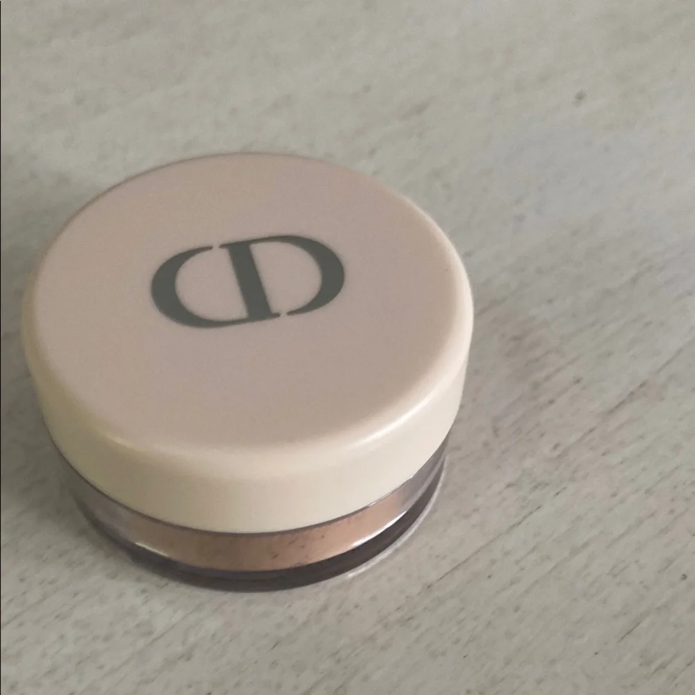 Dior Setting Loose  Powder for a Flawless Finish